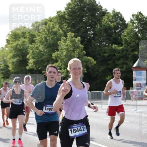 29.06.2025 - hella hamburg halbmarathon Jannik Wohlers http://msf.ph/oto/8218841 29.06.2025 09:50:29 Lombardsbrücke 1441, 1677, 2546, 3056, 3626, 3947, 4893, 5026, 5087, 5506, 5752, 5916, 6080, 6429, 6639, 6686, 6687, 7110, 7635, 8091, 8574, 9380, 10064, 10783, 11284, 11305, 11731, 13446, 13897, 14272, 14274, 14484, 14555, 14924, 15297, 15372, 15421, 15556, 15623, 15866, 15873, 15888, 15921, 16249, 16301, 16599, 16689, 17245, 17623, 17726, 18045, 18055, 18192, 18442, 18559, 18803 meine-sportfotos.de