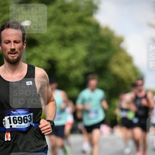 29.06.2025 - hella hamburg halbmarathon Dr. Thomas Lammeyer http://msf.ph/oto/8218846 29.06.2025 09:49:27 Kennedybrücke 1894, 2525, 3809, 3843, 3955, 4463, 4812, 5042, 6169, 6495, 7055, 7845, 8062, 8784, 8956, 9345, 10298, 10453, 10929, 11199 meine-sportfotos.de