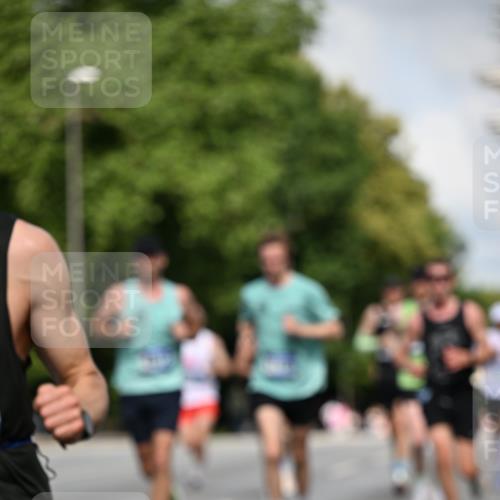 29.06.2025 - hella hamburg halbmarathon Dr. Thomas Lammeyer http://msf.ph/oto/8218871 29.06.2025 09:49:27 Kennedybrücke 1894, 2525, 3809, 3843, 3955, 4463, 4812, 5042, 6169, 6495, 7055, 7845, 8062, 8784, 8956, 9345, 10298, 10453, 10929, 11199 meine-sportfotos.de