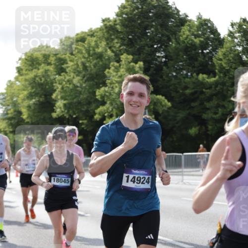29.06.2025 - hella hamburg halbmarathon Jannik Wohlers http://msf.ph/oto/8218910 29.06.2025 09:50:29 Lombardsbrücke 1441, 1677, 2546, 3056, 3626, 3947, 4893, 5026, 5087, 5506, 5752, 5916, 6080, 6429, 6639, 6686, 6687, 7110, 7635, 8091, 8574, 9380, 10064, 10783, 11284, 11305, 11731, 13446, 13897, 14272, 14274, 14484, 14555, 14924, 15297, 15372, 15421, 15556, 15623, 15866, 15873, 15888, 15921, 16249, 16301, 16599, 16689, 17245, 17623, 17726, 18045, 18055, 18192, 18442, 18559, 18803 meine-sportfotos.de