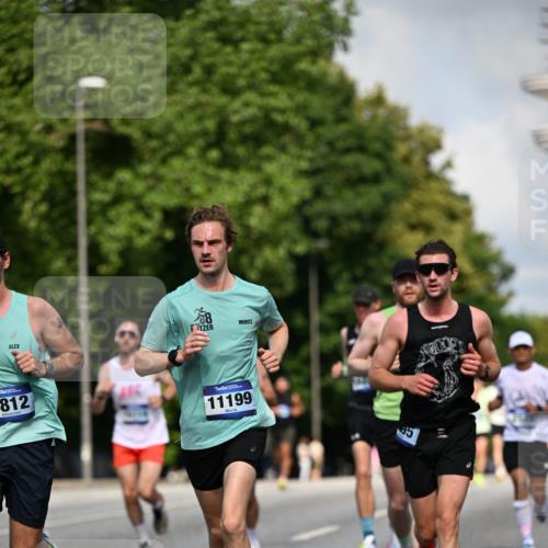 29.06.2025 - hella hamburg halbmarathon Dr. Thomas Lammeyer http://msf.ph/oto/8218937 29.06.2025 09:49:29 Kennedybrücke 1894, 2525, 3809, 3843, 3955, 4463, 4812, 5042, 6169, 6495, 7055, 7845, 8062, 8784, 8956, 9345, 10298, 10453, 10929, 11199 meine-sportfotos.de