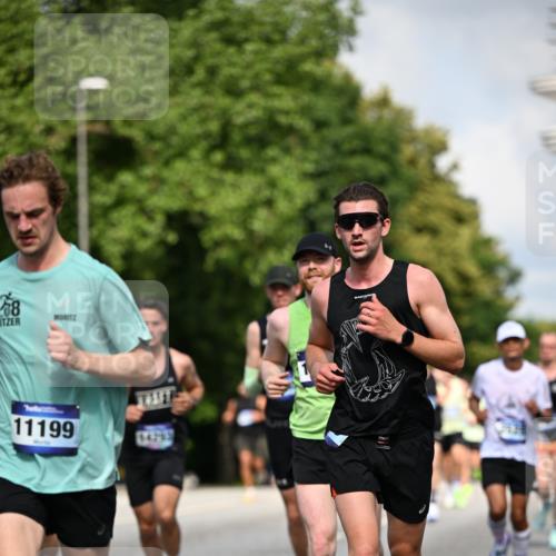29.06.2025 - hella hamburg halbmarathon Dr. Thomas Lammeyer http://msf.ph/oto/8218961 29.06.2025 09:49:30 Kennedybrücke 2525, 3809, 3843, 3955, 4463, 4812, 5042, 6169, 6495, 7055, 7845, 8062, 8784, 8956, 9345, 10298, 10453, 10929, 11199 meine-sportfotos.de
