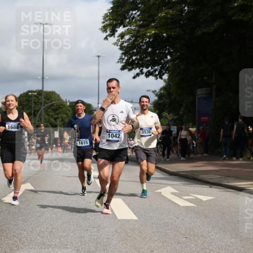 29.06.2025 - hella hamburg halbmarathon Yannick Fuchs http://msf.ph/oto/8218969 29.06.2025 10:32:59 20KM 1042, 1615, 1688, 1710, 2262, 2296, 2745, 2849, 3530, 4148, 5091, 5248, 6095, 7110, 7229, 8002, 8091, 11049, 11379, 11952, 12915, 13755, 14688, 14992, 16075, 17154, 17623, 17722, 18276, 18529, 18584, 18761 meine-sportfotos.de