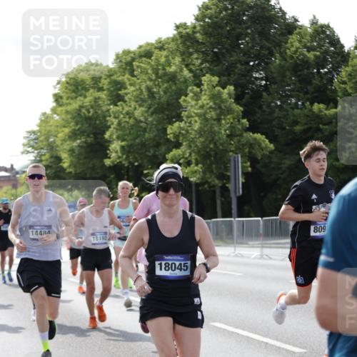 29.06.2025 - hella hamburg halbmarathon Jannik Wohlers http://msf.ph/oto/8218971 29.06.2025 09:50:30 Lombardsbrücke 1441, 1677, 1962, 2546, 3056, 3626, 3947, 4893, 5026, 5087, 5506, 5752, 5916, 6080, 6429, 6639, 6686, 6687, 7110, 7116, 7635, 8091, 8574, 8966, 9380, 10064, 10783, 11284, 11305, 11731, 13897, 14272, 14274, 14484, 14555, 14924, 15297, 15372, 15421, 15556, 15623, 15866, 15873, 15888, 16301, 16599, 16689, 17245, 17623, 17726, 18045, 18055, 18192, 18442, 18559 meine-sportfotos.de
