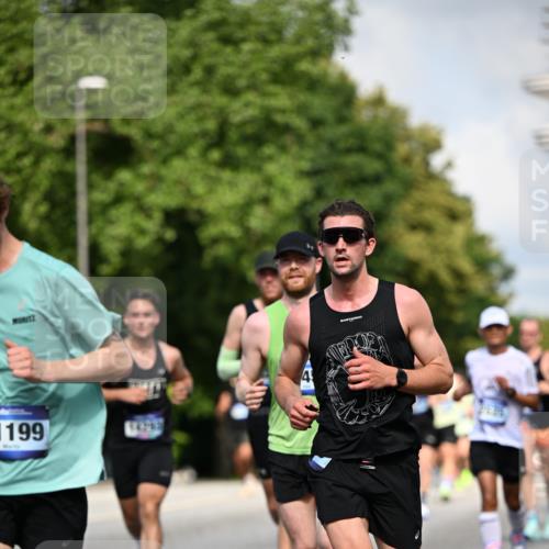 29.06.2025 - hella hamburg halbmarathon Dr. Thomas Lammeyer http://msf.ph/oto/8218975 29.06.2025 09:49:30 Kennedybrücke 2525, 3809, 3843, 3955, 4463, 4812, 5042, 6169, 6495, 7055, 7845, 8062, 8784, 8956, 9345, 10298, 10453, 10929, 11199 meine-sportfotos.de