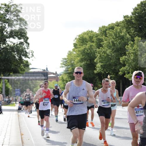 29.06.2025 - hella hamburg halbmarathon Jannik Wohlers http://msf.ph/oto/8218986 29.06.2025 09:50:30 Lombardsbrücke 1441, 1677, 1962, 2546, 3056, 3626, 3947, 4893, 5026, 5087, 5506, 5752, 5916, 6080, 6429, 6639, 6686, 6687, 7110, 7116, 7635, 8091, 8574, 8966, 9380, 10064, 10783, 11284, 11305, 11731, 13897, 14272, 14274, 14484, 14555, 14924, 15297, 15372, 15421, 15556, 15623, 15866, 15873, 15888, 16301, 16599, 16689, 17245, 17623, 17726, 18045, 18055, 18192, 18442, 18559 meine-sportfotos.de