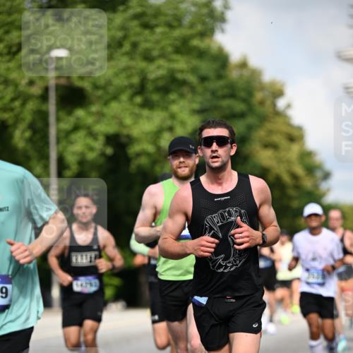 29.06.2025 - hella hamburg halbmarathon Dr. Thomas Lammeyer http://msf.ph/oto/8218989 29.06.2025 09:49:30 Kennedybrücke 2525, 3809, 3843, 3955, 4463, 4812, 5042, 6169, 6495, 7055, 7845, 8062, 8784, 8956, 9345, 10298, 10453, 10929, 11199 meine-sportfotos.de