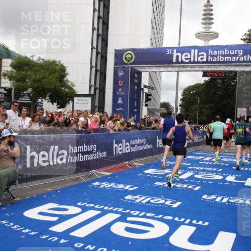 29.06.2025 - hella hamburg halbmarathon Michael Strokosch http://msf.ph/oto/8219013 29.06.2025 10:48:44 Ziel 2442, 4553, 5421, 9538, 10859, 14511, 15384, 15573, 17127 meine-sportfotos.de