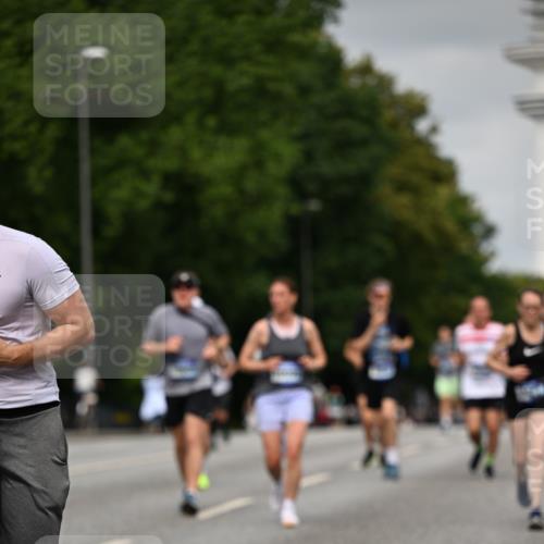 29.06.2025 - hella hamburg halbmarathon Dr. Thomas Lammeyer http://msf.ph/oto/8219055 29.06.2025 10:12:56 Kennedybrücke 1147, 1188, 1823, 2427, 2978, 3762, 4859, 5885, 6590, 6674, 7198, 7348, 7453, 9457, 9718, 9823, 9951, 9958, 10035, 10092, 10194, 10609, 10857 meine-sportfotos.de