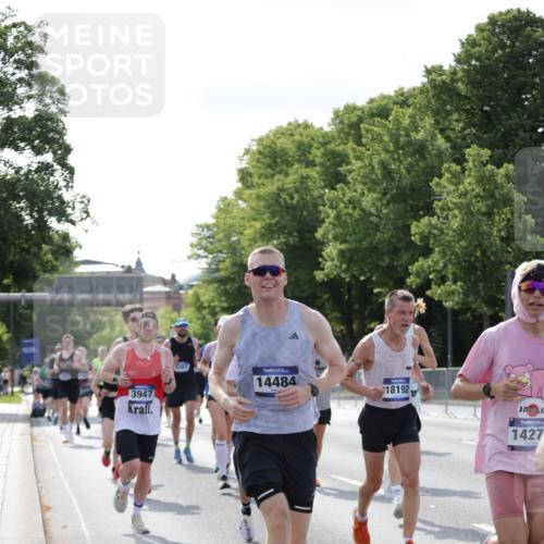 29.06.2025 - hella hamburg halbmarathon Jannik Wohlers http://msf.ph/oto/8219066 29.06.2025 09:50:30 Lombardsbrücke 1441, 1677, 1962, 2546, 3056, 3626, 3947, 4893, 5026, 5087, 5506, 5752, 5916, 6080, 6429, 6639, 6686, 6687, 7110, 7116, 7635, 8091, 8574, 8966, 9380, 10064, 10783, 11284, 11305, 11731, 13897, 14272, 14274, 14484, 14555, 14924, 15297, 15372, 15421, 15556, 15623, 15866, 15873, 15888, 16301, 16599, 16689, 17245, 17623, 17726, 18045, 18055, 18192, 18442, 18559 meine-sportfotos.de