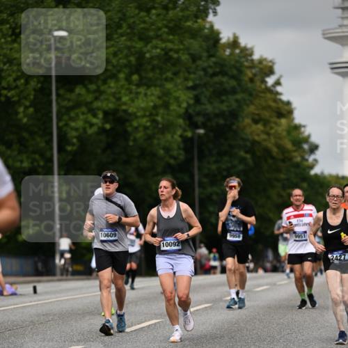 29.06.2025 - hella hamburg halbmarathon Dr. Thomas Lammeyer http://msf.ph/oto/8219072 29.06.2025 10:12:56 Kennedybrücke 1147, 1188, 1823, 2427, 2978, 3762, 4859, 5885, 6590, 6674, 7198, 7348, 7453, 9457, 9718, 9823, 9951, 9958, 10035, 10092, 10194, 10609, 10857 meine-sportfotos.de