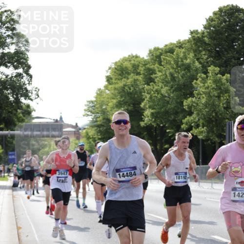 29.06.2025 - hella hamburg halbmarathon Jannik Wohlers http://msf.ph/oto/8219074 29.06.2025 09:50:31 Lombardsbrücke 1441, 1677, 1962, 2546, 3056, 3626, 3947, 4893, 5026, 5087, 5506, 5752, 5916, 6080, 6429, 6639, 6686, 6687, 7110, 7116, 7284, 7635, 8091, 8574, 8966, 9380, 10469, 11284, 11305, 11731, 13268, 13897, 14272, 14274, 14484, 14555, 14924, 15297, 15372, 15421, 15556, 15623, 15866, 15873, 16301, 16599, 16689, 17245, 17623, 17726, 18045, 18055, 18192, 18442, 18559 meine-sportfotos.de