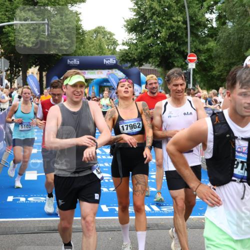 29.06.2025 - hella hamburg halbmarathon Zöllner http://msf.ph/oto/8219075 29.06.2025 10:52:02 Ziel 4033, 5102, 5336, 6390, 7130, 7409, 7724, 8413, 8977, 10057, 13799, 15356, 15506, 15690, 17978, 18869 meine-sportfotos.de