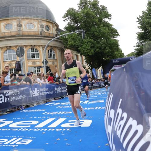 29.06.2025 - hella hamburg halbmarathon Strokosch-Dieckow http://msf.ph/oto/8219089 29.06.2025 10:28:03 Ziel 10106, 10485, 12189, 13383, 14757, 15883, 17488 meine-sportfotos.de