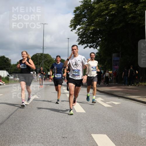 29.06.2025 - hella hamburg halbmarathon Yannick Fuchs http://msf.ph/oto/8219097 29.06.2025 10:33:00 20KM 1042, 1615, 1688, 1710, 2262, 2296, 2745, 2849, 3014, 3530, 4148, 5091, 5248, 6095, 7110, 7229, 8002, 8091, 11049, 11379, 12915, 13755, 14688, 14992, 16075, 17154, 17623, 17722, 18276, 18529, 18584, 18761 meine-sportfotos.de