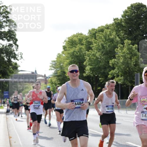 29.06.2025 - hella hamburg halbmarathon Jannik Wohlers http://msf.ph/oto/8219101 29.06.2025 09:50:31 Lombardsbrücke 1441, 1677, 1962, 2546, 3056, 3626, 3947, 4893, 5026, 5087, 5506, 5752, 5916, 6080, 6429, 6639, 6686, 6687, 7110, 7116, 7284, 7635, 8091, 8574, 8966, 9380, 10469, 11284, 11305, 11731, 13268, 13897, 14272, 14274, 14484, 14555, 14924, 15297, 15372, 15421, 15556, 15623, 15866, 15873, 16301, 16599, 16689, 17245, 17623, 17726, 18045, 18055, 18192, 18442, 18559 meine-sportfotos.de