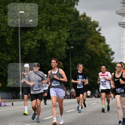 29.06.2025 - hella hamburg halbmarathon Dr. Thomas Lammeyer http://msf.ph/oto/8219102 29.06.2025 10:12:57 Kennedybrücke 1147, 1188, 1823, 2427, 2978, 3762, 4592, 4859, 5885, 6590, 6674, 7198, 7348, 7453, 9457, 9718, 9823, 9951, 9958, 10035, 10092, 10194, 10609, 10857 meine-sportfotos.de