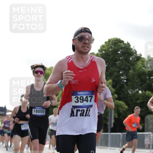 29.06.2025 - hella hamburg halbmarathon Jannik Wohlers http://msf.ph/oto/8219143 29.06.2025 09:50:33 Lombardsbrücke 1256, 1441, 1677, 1962, 2546, 2579, 3056, 3947, 4893, 5026, 5087, 5387, 5506, 5752, 5916, 6080, 6429, 6639, 6686, 6687, 7110, 7116, 7284, 7635, 8091, 8122, 8574, 8966, 9380, 9833, 10193, 10415, 10469, 11284, 11731, 11922, 12434, 13268, 13897, 14274, 14484, 14555, 14924, 15297, 15372, 15421, 15556, 15623, 15866, 15873, 16295, 16599, 16689, 17245, 17623, 17726, 18045, 18055, 18192, 18442, 18559 meine-sportfotos.de
