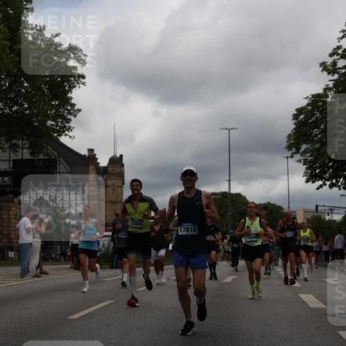 29.06.2025 - hella hamburg halbmarathon Yannick Fuchs http://msf.ph/oto/8219152 29.06.2025 10:45:57 20KM 2287, 2364, 2396, 2397, 2595, 2670, 2818, 4140, 4814, 5008, 5102, 6286, 6390, 6657, 6776, 7409, 7724, 7732, 7786, 8371, 8413, 8661, 8710, 8856, 9074, 9082, 9656, 9869, 10115, 11551, 11791, 12224, 12367, 12580, 13015, 13047, 13051, 13726, 13792, 14122, 14561, 14865, 15356, 15643, 15727, 15829, 15831, 16003, 16179, 16591, 17033, 17682, 17815, 17962, 17978, 17997, 18019, 18475, 18869, 18982 meine-sportfotos.de