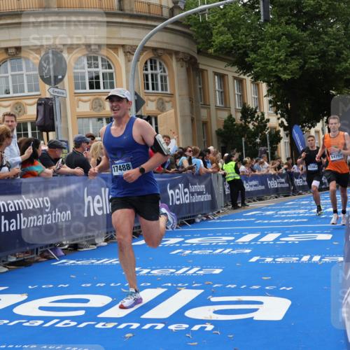 29.06.2025 - hella hamburg halbmarathon Strokosch-Dieckow http://msf.ph/oto/8219159 29.06.2025 10:28:04 Ziel 10106, 10485, 12189, 13383, 14757, 15883, 17488 meine-sportfotos.de