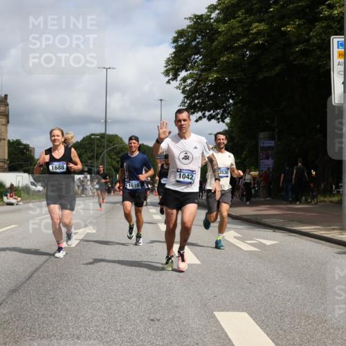 29.06.2025 - hella hamburg halbmarathon Yannick Fuchs http://msf.ph/oto/8219179 29.06.2025 10:33:00 20KM 1042, 1615, 1688, 1710, 2262, 2296, 2745, 2849, 3014, 3530, 4148, 5091, 5248, 6095, 7110, 7229, 8002, 8091, 11049, 11379, 12915, 13755, 14688, 14992, 16075, 17154, 17623, 17722, 18276, 18529, 18584, 18761 meine-sportfotos.de
