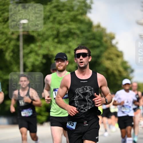 29.06.2025 - hella hamburg halbmarathon Dr. Thomas Lammeyer http://msf.ph/oto/8219409 29.06.2025 09:49:30 Kennedybrücke 2525, 3809, 3843, 3955, 4463, 4812, 5042, 6169, 6495, 7055, 7845, 8062, 8784, 8956, 9345, 10298, 10453, 10929, 11199 meine-sportfotos.de