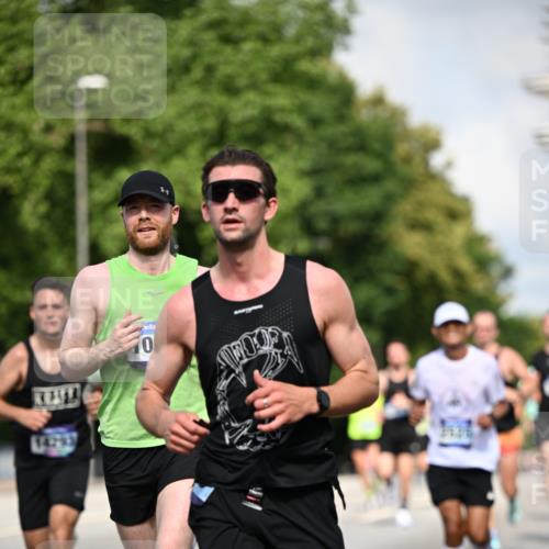 29.06.2025 - hella hamburg halbmarathon Dr. Thomas Lammeyer http://msf.ph/oto/8219420 29.06.2025 09:49:31 Kennedybrücke 2525, 3809, 3843, 3955, 4463, 4812, 5042, 6169, 6495, 7055, 7845, 8784, 8956, 9345, 10298, 10453, 10929, 11199 meine-sportfotos.de