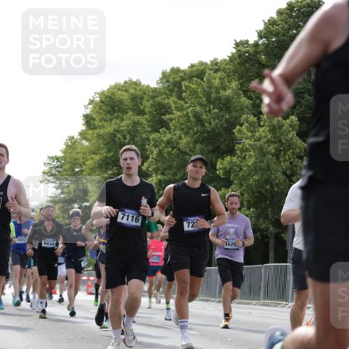 29.06.2025 - hella hamburg halbmarathon Jannik Wohlers http://msf.ph/oto/8219451 29.06.2025 09:50:36 Lombardsbrücke 1256, 1441, 1677, 1962, 2546, 2579, 3056, 3947, 4888, 4889, 4893, 5026, 5087, 5275, 5387, 5506, 5752, 5916, 6429, 6639, 6686, 6687, 7110, 7116, 7284, 7635, 8091, 8122, 8574, 8966, 9380, 9833, 10193, 10415, 10469, 11284, 11922, 12434, 12808, 12915, 13268, 13897, 14274, 14484, 14555, 14811, 14924, 15297, 15372, 15556, 15866, 15873, 16224, 16295, 16599, 16689, 17245, 18045, 18055, 18192, 18442, 18559, 18650 meine-sportfotos.de