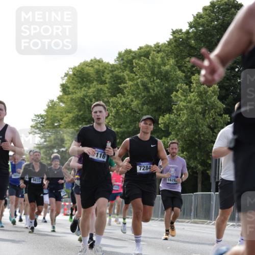 29.06.2025 - hella hamburg halbmarathon Jannik Wohlers http://msf.ph/oto/8219462 29.06.2025 09:50:36 Lombardsbrücke 1256, 1441, 1677, 1962, 2546, 2579, 3056, 3947, 4888, 4889, 4893, 5026, 5087, 5275, 5387, 5506, 5752, 5916, 6429, 6639, 6686, 6687, 7110, 7116, 7284, 7635, 8091, 8122, 8574, 8966, 9380, 9833, 10193, 10415, 10469, 11284, 11922, 12434, 12808, 12915, 13268, 13897, 14274, 14484, 14555, 14811, 14924, 15297, 15372, 15556, 15866, 15873, 16224, 16295, 16599, 16689, 17245, 18045, 18055, 18192, 18442, 18559, 18650 meine-sportfotos.de
