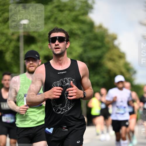 29.06.2025 - hella hamburg halbmarathon Dr. Thomas Lammeyer http://msf.ph/oto/8219477 29.06.2025 09:49:31 Kennedybrücke 2525, 3809, 3843, 3955, 4463, 4812, 5042, 6169, 6495, 7055, 7845, 8784, 8956, 9345, 10298, 10453, 10929, 11199 meine-sportfotos.de