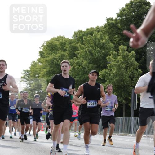 29.06.2025 - hella hamburg halbmarathon Jannik Wohlers http://msf.ph/oto/8219479 29.06.2025 09:50:36 Lombardsbrücke 1256, 1441, 1677, 1962, 2546, 2579, 3056, 3947, 4888, 4889, 4893, 5026, 5087, 5275, 5387, 5506, 5752, 5916, 6429, 6639, 6686, 6687, 7110, 7116, 7284, 7635, 8091, 8122, 8574, 8966, 9380, 9833, 10193, 10415, 10469, 11284, 11922, 12434, 12808, 12915, 13268, 13897, 14274, 14484, 14555, 14811, 14924, 15297, 15372, 15556, 15866, 15873, 16224, 16295, 16599, 16689, 17245, 18045, 18055, 18192, 18442, 18559, 18650 meine-sportfotos.de