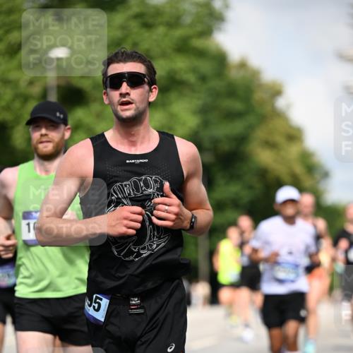 29.06.2025 - hella hamburg halbmarathon Dr. Thomas Lammeyer http://msf.ph/oto/8219487 29.06.2025 09:49:31 Kennedybrücke 2525, 3809, 3843, 3955, 4463, 4812, 5042, 6169, 6495, 7055, 7845, 8784, 8956, 9345, 10298, 10453, 10929, 11199 meine-sportfotos.de