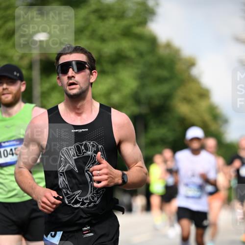 29.06.2025 - hella hamburg halbmarathon Dr. Thomas Lammeyer http://msf.ph/oto/8219500 29.06.2025 09:49:31 Kennedybrücke 2525, 3809, 3843, 3955, 4463, 4812, 5042, 6169, 6495, 7055, 7845, 8784, 8956, 9345, 10298, 10453, 10929, 11199 meine-sportfotos.de