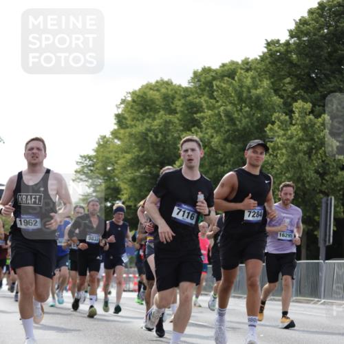 29.06.2025 - hella hamburg halbmarathon Jannik Wohlers http://msf.ph/oto/8219524 29.06.2025 09:50:36 Lombardsbrücke 1256, 1441, 1677, 1962, 2546, 2579, 3056, 3947, 4888, 4889, 4893, 5026, 5087, 5275, 5387, 5506, 5752, 5916, 6429, 6639, 6686, 6687, 7110, 7116, 7284, 7635, 8091, 8122, 8574, 8966, 9380, 9833, 10193, 10415, 10469, 11284, 11922, 12434, 12808, 12915, 13268, 13897, 14274, 14484, 14555, 14811, 14924, 15297, 15372, 15556, 15866, 15873, 16224, 16295, 16599, 16689, 17245, 18045, 18055, 18192, 18442, 18559, 18650 meine-sportfotos.de