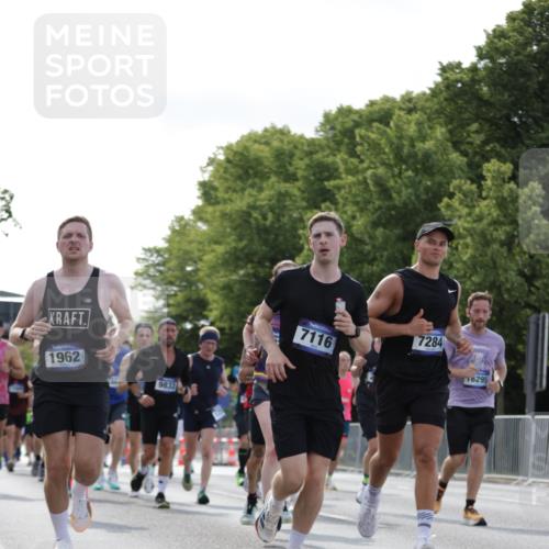 29.06.2025 - hella hamburg halbmarathon Jannik Wohlers http://msf.ph/oto/8219539 29.06.2025 09:50:36 Lombardsbrücke 1256, 1441, 1677, 1962, 2546, 2579, 3056, 3947, 4888, 4889, 4893, 5026, 5087, 5275, 5387, 5506, 5752, 5916, 6429, 6639, 6686, 6687, 7110, 7116, 7284, 7635, 8091, 8122, 8574, 8966, 9380, 9833, 10193, 10415, 10469, 11284, 11922, 12434, 12808, 12915, 13268, 13897, 14274, 14484, 14555, 14811, 14924, 15297, 15372, 15556, 15866, 15873, 16224, 16295, 16599, 16689, 17245, 18045, 18055, 18192, 18442, 18559, 18650 meine-sportfotos.de