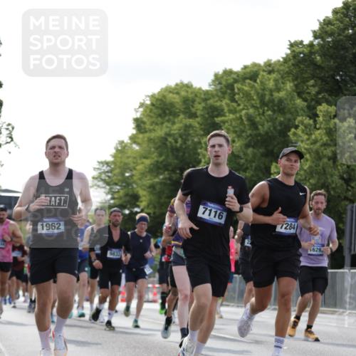 29.06.2025 - hella hamburg halbmarathon Jannik Wohlers http://msf.ph/oto/8219549 29.06.2025 09:50:36 Lombardsbrücke 1256, 1441, 1677, 1962, 2546, 2579, 3056, 3947, 4888, 4889, 4893, 5026, 5087, 5275, 5387, 5506, 5752, 5916, 6429, 6639, 6686, 6687, 7110, 7116, 7284, 7635, 8091, 8122, 8574, 8966, 9380, 9833, 10193, 10415, 10469, 11284, 11922, 12434, 12808, 12915, 13268, 13897, 14274, 14484, 14555, 14811, 14924, 15297, 15372, 15556, 15866, 15873, 16224, 16295, 16599, 16689, 17245, 18045, 18055, 18192, 18442, 18559, 18650 meine-sportfotos.de