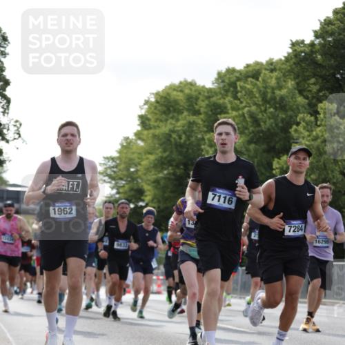 29.06.2025 - hella hamburg halbmarathon Jannik Wohlers http://msf.ph/oto/8219558 29.06.2025 09:50:36 Lombardsbrücke 1256, 1441, 1677, 1962, 2546, 2579, 3056, 3947, 4888, 4889, 4893, 5026, 5087, 5275, 5387, 5506, 5752, 5916, 6429, 6639, 6686, 6687, 7110, 7116, 7284, 7635, 8091, 8122, 8574, 8966, 9380, 9833, 10193, 10415, 10469, 11284, 11922, 12434, 12808, 12915, 13268, 13897, 14274, 14484, 14555, 14811, 14924, 15297, 15372, 15556, 15866, 15873, 16224, 16295, 16599, 16689, 17245, 18045, 18055, 18192, 18442, 18559, 18650 meine-sportfotos.de