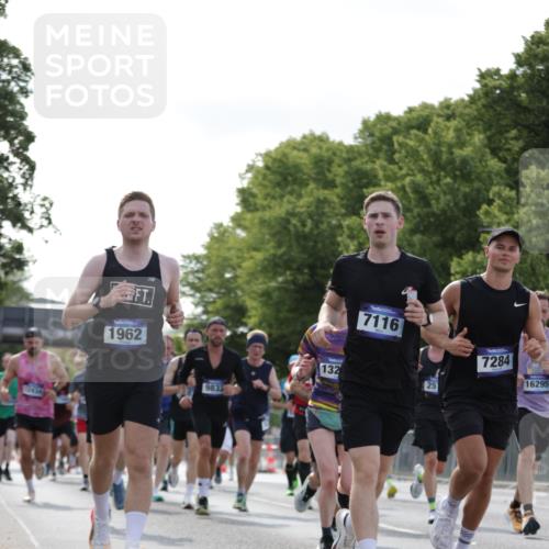 29.06.2025 - hella hamburg halbmarathon Jannik Wohlers http://msf.ph/oto/8219569 29.06.2025 09:50:36 Lombardsbrücke 1256, 1441, 1677, 1962, 2546, 2579, 3056, 3947, 4888, 4889, 4893, 5026, 5087, 5275, 5387, 5506, 5752, 5916, 6429, 6639, 6686, 6687, 7110, 7116, 7284, 7635, 8091, 8122, 8574, 8966, 9380, 9833, 10193, 10415, 10469, 11284, 11922, 12434, 12808, 12915, 13268, 13897, 14274, 14484, 14555, 14811, 14924, 15297, 15372, 15556, 15866, 15873, 16224, 16295, 16599, 16689, 17245, 18045, 18055, 18192, 18442, 18559, 18650 meine-sportfotos.de