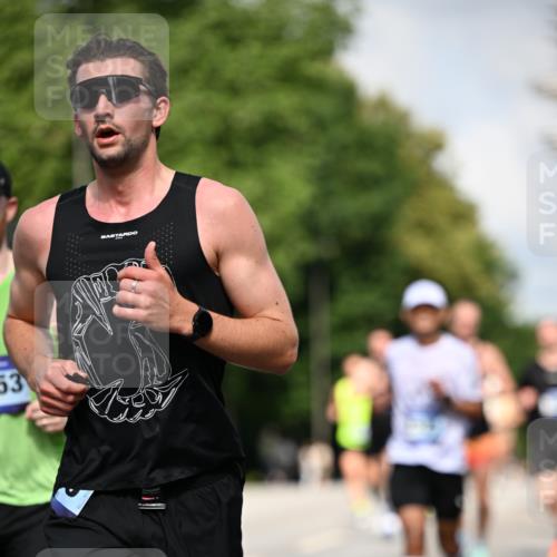 29.06.2025 - hella hamburg halbmarathon Dr. Thomas Lammeyer http://msf.ph/oto/8219573 29.06.2025 09:49:31 Kennedybrücke 2525, 3809, 3843, 3955, 4463, 4812, 5042, 6169, 6495, 7055, 7845, 8784, 8956, 9345, 10298, 10453, 10929, 11199 meine-sportfotos.de