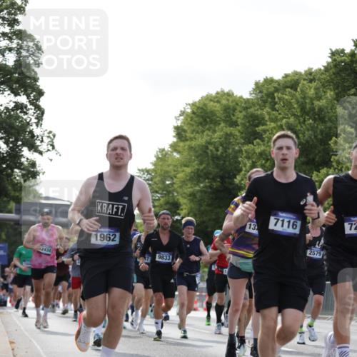 29.06.2025 - hella hamburg halbmarathon Jannik Wohlers http://msf.ph/oto/8219605 29.06.2025 09:50:36 Lombardsbrücke 1256, 1441, 1677, 1962, 2546, 2579, 3056, 3947, 4888, 4889, 4893, 5026, 5087, 5275, 5387, 5506, 5752, 5916, 6429, 6639, 6686, 6687, 7110, 7116, 7284, 7635, 8091, 8122, 8574, 8966, 9380, 9833, 10193, 10415, 10469, 11284, 11922, 12434, 12808, 12915, 13268, 13897, 14274, 14484, 14555, 14811, 14924, 15297, 15372, 15556, 15866, 15873, 16224, 16295, 16599, 16689, 17245, 18045, 18055, 18192, 18442, 18559, 18650 meine-sportfotos.de