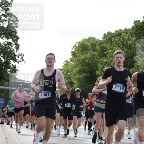 29.06.2025 - hella hamburg halbmarathon Jannik Wohlers http://msf.ph/oto/8219616 29.06.2025 09:50:36 Lombardsbrücke 1256, 1441, 1677, 1962, 2546, 2579, 3056, 3947, 4888, 4889, 4893, 5026, 5087, 5275, 5387, 5506, 5752, 5916, 6429, 6639, 6686, 6687, 7110, 7116, 7284, 7635, 8091, 8122, 8574, 8966, 9380, 9833, 10193, 10415, 10469, 11284, 11922, 12434, 12808, 12915, 13268, 13897, 14274, 14484, 14555, 14811, 14924, 15297, 15372, 15556, 15866, 15873, 16224, 16295, 16599, 16689, 17245, 18045, 18055, 18192, 18442, 18559, 18650 meine-sportfotos.de