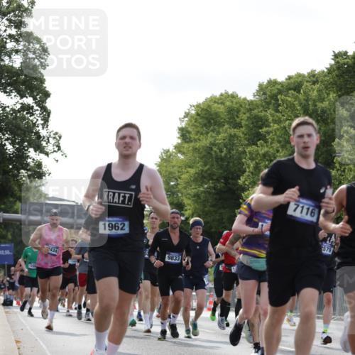 29.06.2025 - hella hamburg halbmarathon Jannik Wohlers http://msf.ph/oto/8219629 29.06.2025 09:50:36 Lombardsbrücke 1256, 1441, 1677, 1962, 2546, 2579, 3056, 3947, 4888, 4889, 4893, 5026, 5087, 5275, 5387, 5506, 5752, 5916, 6429, 6639, 6686, 6687, 7110, 7116, 7284, 7635, 8091, 8122, 8574, 8966, 9380, 9833, 10193, 10415, 10469, 11284, 11922, 12434, 12808, 12915, 13268, 13897, 14274, 14484, 14555, 14811, 14924, 15297, 15372, 15556, 15866, 15873, 16224, 16295, 16599, 16689, 17245, 18045, 18055, 18192, 18442, 18559, 18650 meine-sportfotos.de