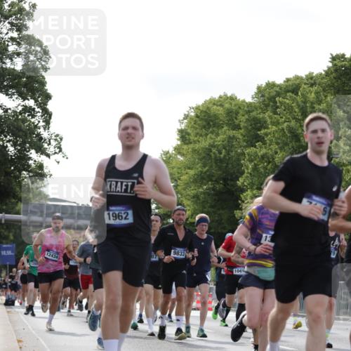 29.06.2025 - hella hamburg halbmarathon Jannik Wohlers http://msf.ph/oto/8219641 29.06.2025 09:50:36 Lombardsbrücke 1256, 1441, 1677, 1962, 2546, 2579, 3056, 3947, 4888, 4889, 4893, 5026, 5087, 5275, 5387, 5506, 5752, 5916, 6429, 6639, 6686, 6687, 7110, 7116, 7284, 7635, 8091, 8122, 8574, 8966, 9380, 9833, 10193, 10415, 10469, 11284, 11922, 12434, 12808, 12915, 13268, 13897, 14274, 14484, 14555, 14811, 14924, 15297, 15372, 15556, 15866, 15873, 16224, 16295, 16599, 16689, 17245, 18045, 18055, 18192, 18442, 18559, 18650 meine-sportfotos.de