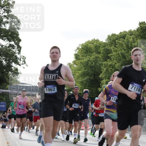 29.06.2025 - hella hamburg halbmarathon Jannik Wohlers http://msf.ph/oto/8219654 29.06.2025 09:50:36 Lombardsbrücke 1256, 1441, 1677, 1962, 2546, 2579, 3056, 3947, 4888, 4889, 4893, 5026, 5087, 5275, 5387, 5506, 5752, 5916, 6429, 6639, 6686, 6687, 7110, 7116, 7284, 7635, 8091, 8122, 8574, 8966, 9380, 9833, 10193, 10415, 10469, 11284, 11922, 12434, 12808, 12915, 13268, 13897, 14274, 14484, 14555, 14811, 14924, 15297, 15372, 15556, 15866, 15873, 16224, 16295, 16599, 16689, 17245, 18045, 18055, 18192, 18442, 18559, 18650 meine-sportfotos.de