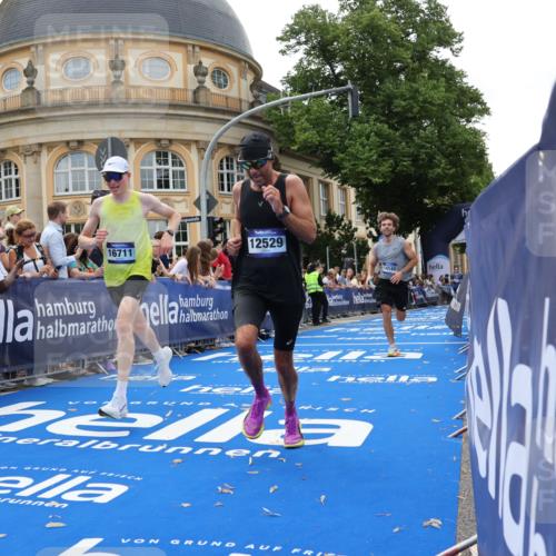 29.06.2025 - hella hamburg halbmarathon Strokosch-Dieckow http://msf.ph/oto/8219670 29.06.2025 10:28:24 Ziel 3075, 5328, 12529, 14140, 16711, 17374 meine-sportfotos.de