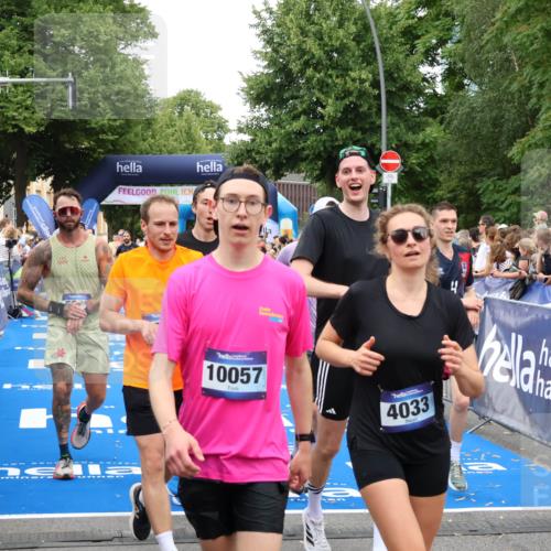 29.06.2025 - hella hamburg halbmarathon Zöllner http://msf.ph/oto/8219699 29.06.2025 10:52:08 Ziel 1482, 2595, 5093, 5336, 5378, 7130, 7732, 8413, 8977, 12580, 15356, 15506, 15829, 16179, 16666, 17033, 17978, 18801 meine-sportfotos.de