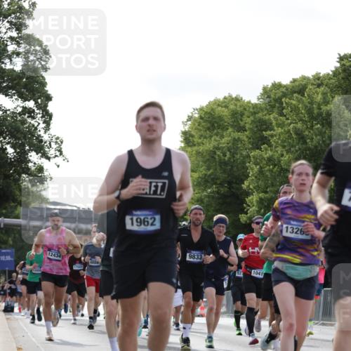 29.06.2025 - hella hamburg halbmarathon Jannik Wohlers http://msf.ph/oto/8219703 29.06.2025 09:50:37 Lombardsbrücke 1256, 1441, 1677, 1962, 2546, 2579, 3056, 3947, 4888, 4889, 4893, 5026, 5087, 5275, 5387, 5506, 6429, 6639, 7110, 7116, 7284, 7635, 8091, 8122, 8319, 8574, 8966, 9380, 9833, 10193, 10415, 10469, 11922, 12434, 12808, 12915, 13268, 13897, 14274, 14484, 14811, 14924, 15372, 15556, 15866, 15873, 16224, 16295, 16599, 16689, 17245, 17668, 18045, 18055, 18192, 18274, 18442, 18559, 18650 meine-sportfotos.de