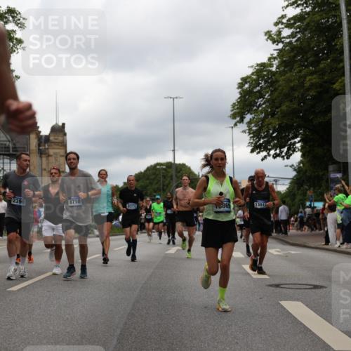 29.06.2025 - hella hamburg halbmarathon Yannick Fuchs http://msf.ph/oto/8219715 29.06.2025 10:45:59 20KM 2287, 2364, 2396, 2397, 2595, 2670, 2818, 4140, 4814, 5008, 5102, 5482, 6286, 6390, 6657, 6776, 7409, 7724, 7732, 7786, 8371, 8413, 8661, 8710, 9074, 9082, 10115, 11551, 11791, 12224, 12367, 12580, 13015, 13047, 13051, 13792, 14122, 14561, 14865, 15356, 15643, 15727, 15829, 15831, 16003, 16179, 16357, 16591, 17033, 17682, 17815, 17962, 17978, 17997, 18019, 18475, 18869, 18982 meine-sportfotos.de