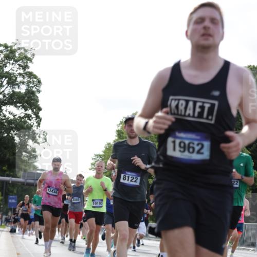 29.06.2025 - hella hamburg halbmarathon Jannik Wohlers http://msf.ph/oto/8219752 29.06.2025 09:50:38 Lombardsbrücke 1256, 1441, 1677, 1962, 2546, 2579, 3056, 3947, 4888, 4889, 5026, 5087, 5275, 5387, 5506, 6429, 6593, 6639, 7110, 7116, 7284, 7635, 8091, 8122, 8319, 8574, 8966, 9371, 9380, 9755, 9833, 10193, 10415, 10469, 11922, 12153, 12434, 12808, 12915, 13268, 13525, 13897, 14274, 14484, 14811, 14924, 15372, 15556, 15866, 15873, 16224, 16295, 16689, 17245, 17668, 18045, 18055, 18192, 18274, 18442, 18559, 18650 meine-sportfotos.de