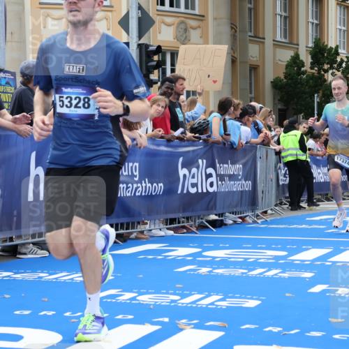 29.06.2025 - hella hamburg halbmarathon Strokosch-Dieckow http://msf.ph/oto/8219761 29.06.2025 10:28:30 Ziel 5328, 10222, 17213, 17374 meine-sportfotos.de